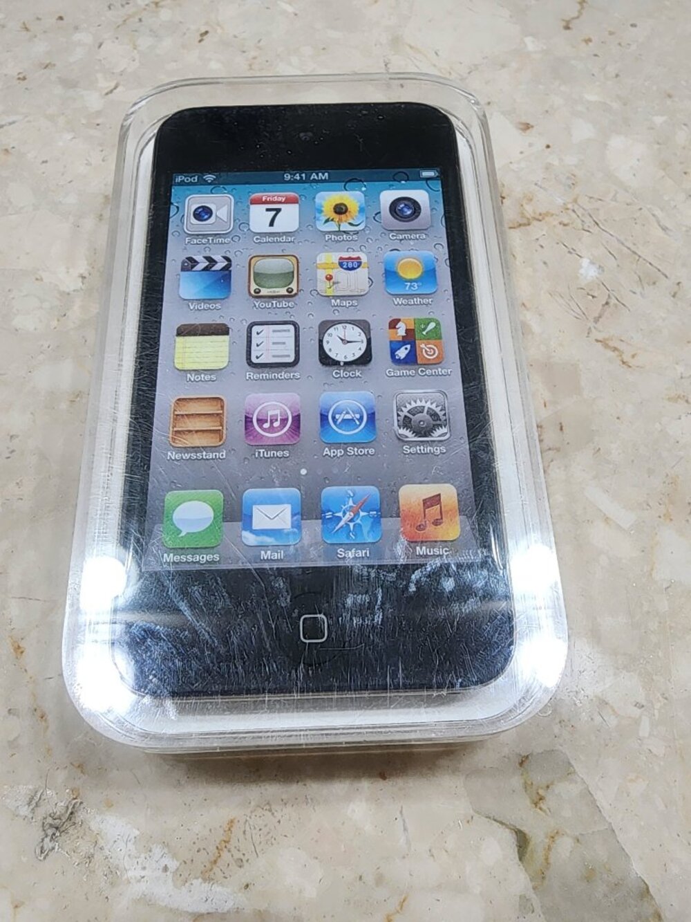 New Apple iPod Touch 4th Generation Black (8 GB) Sealed In Box